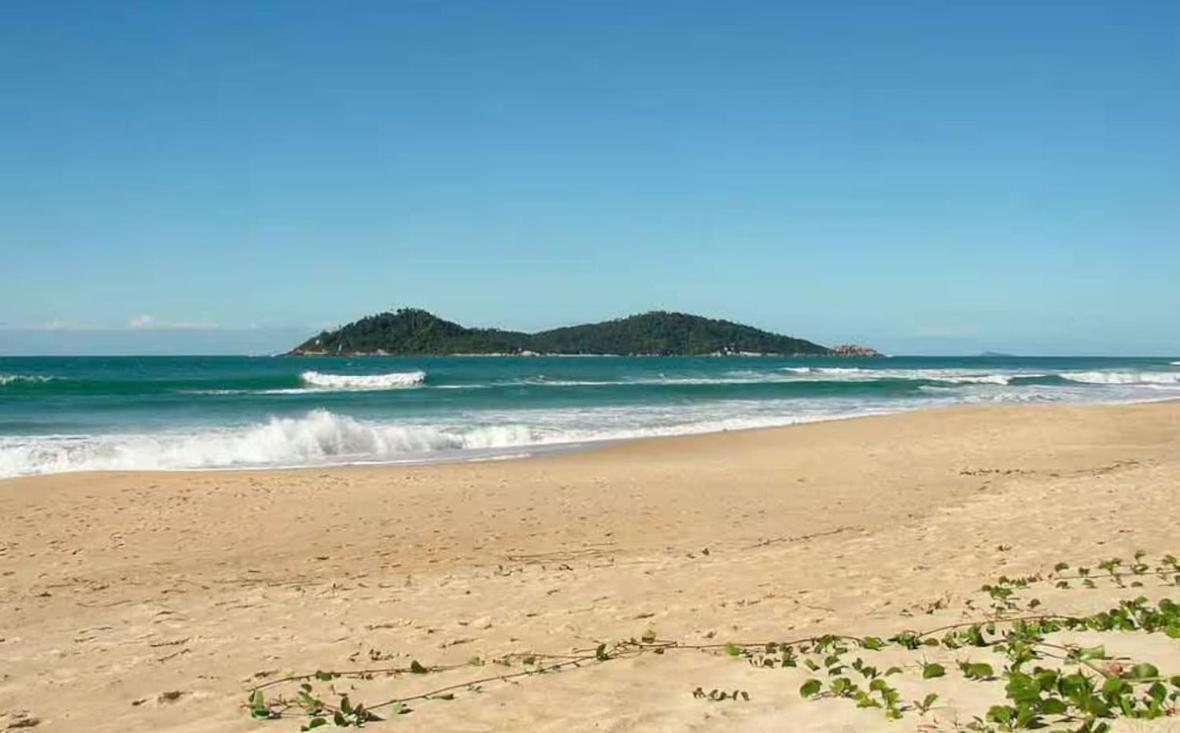 Em Clube Frente A Do Campeche * Florianopolis